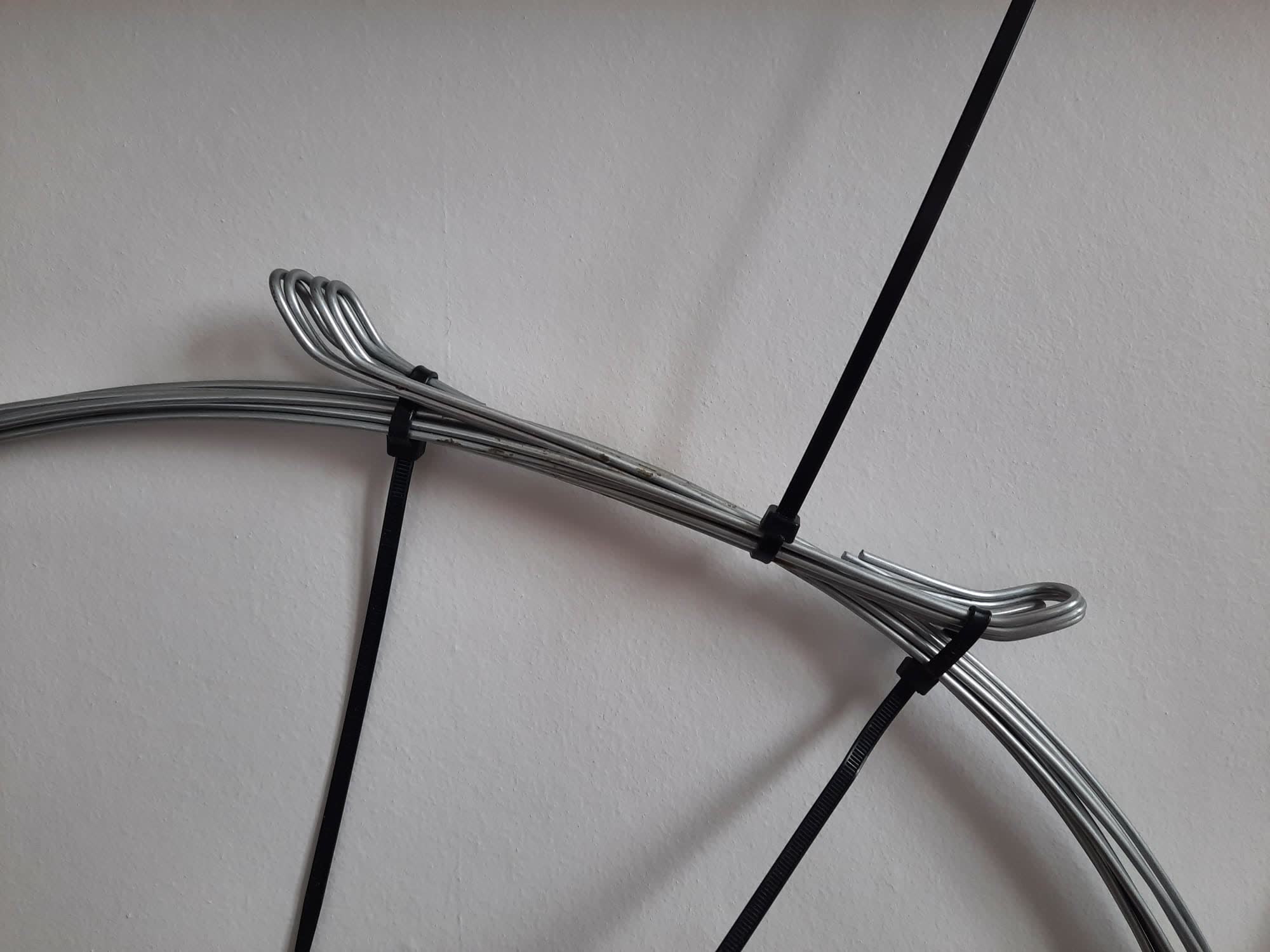 Close-up of the pre-formed double loops of quick link bale ties, bundled and cable-tied