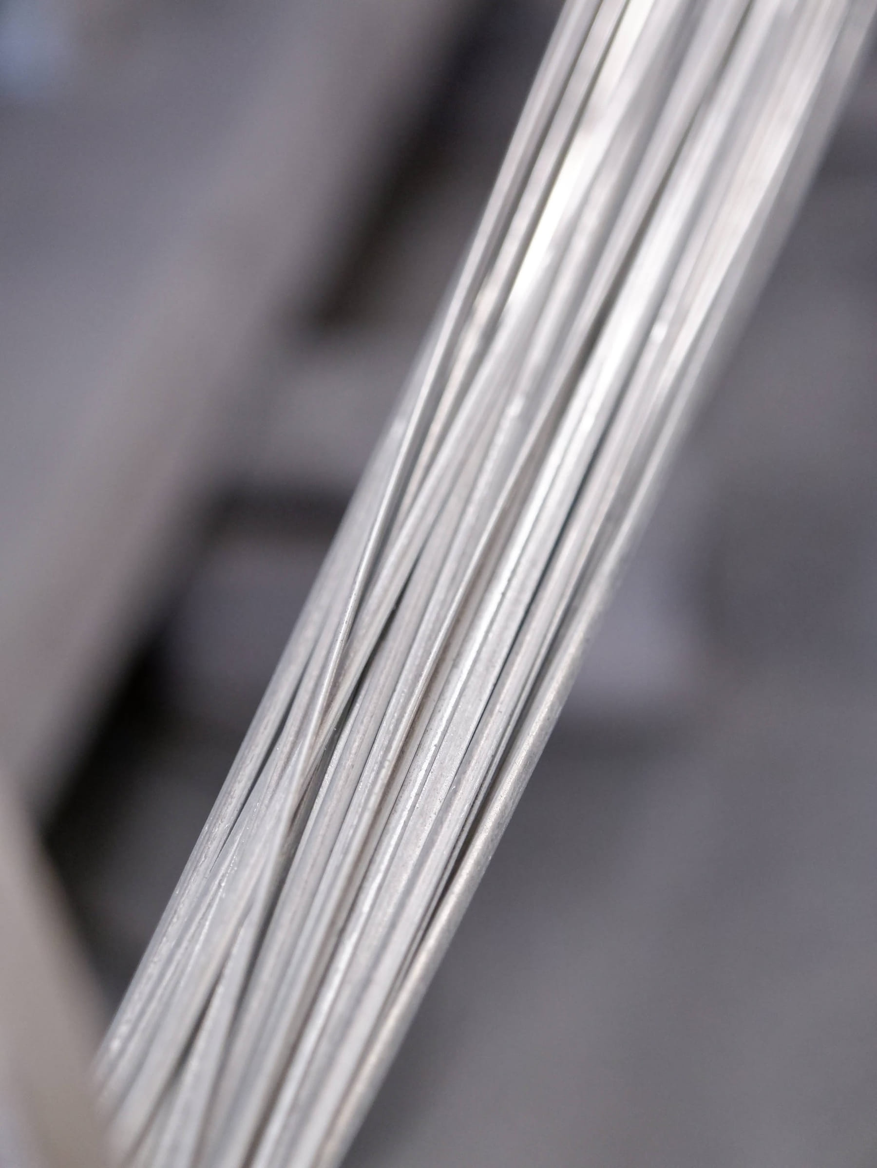 Loose strands of oval wire